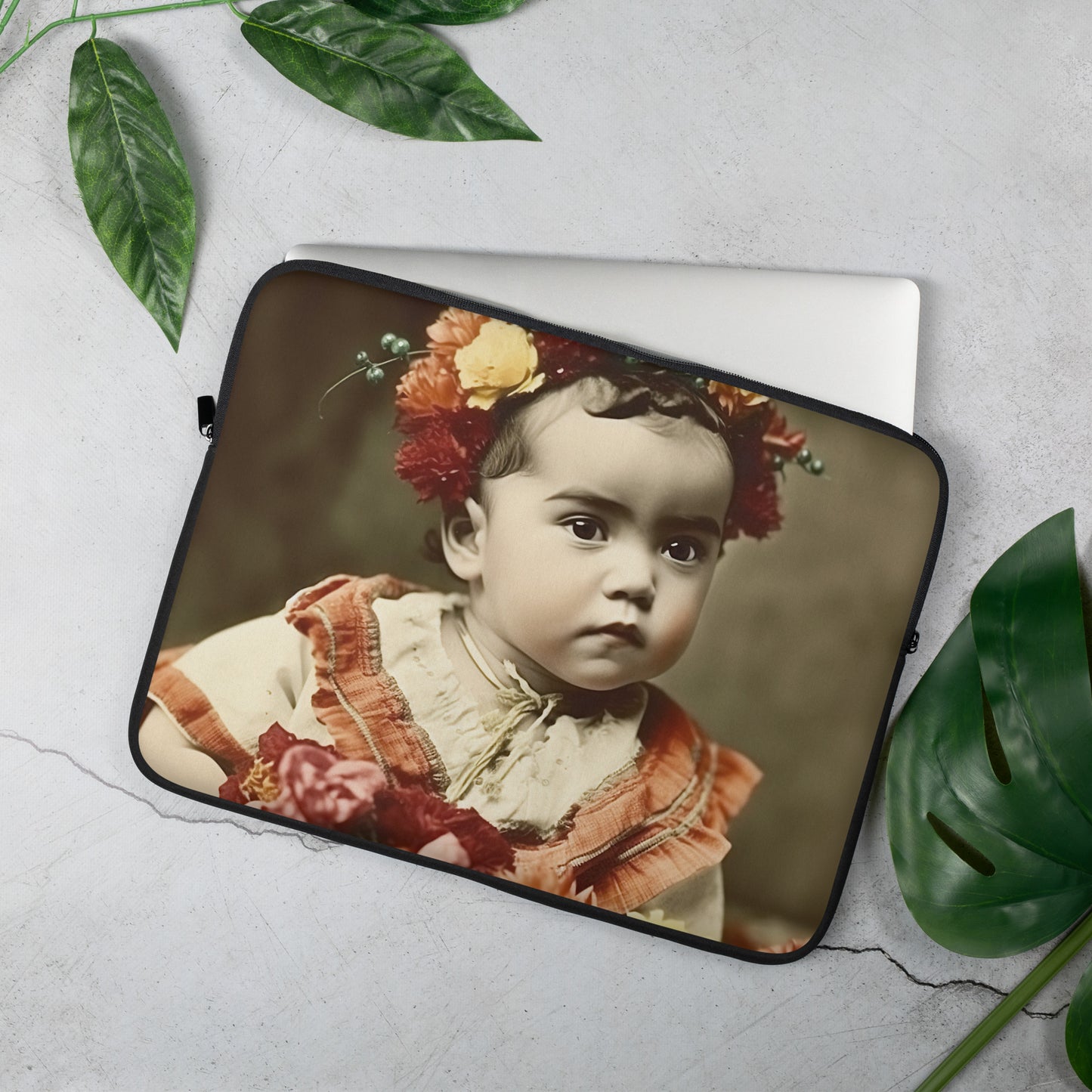 Laptop Sleeve / Neoprene / Portrait Magdalena Frida I