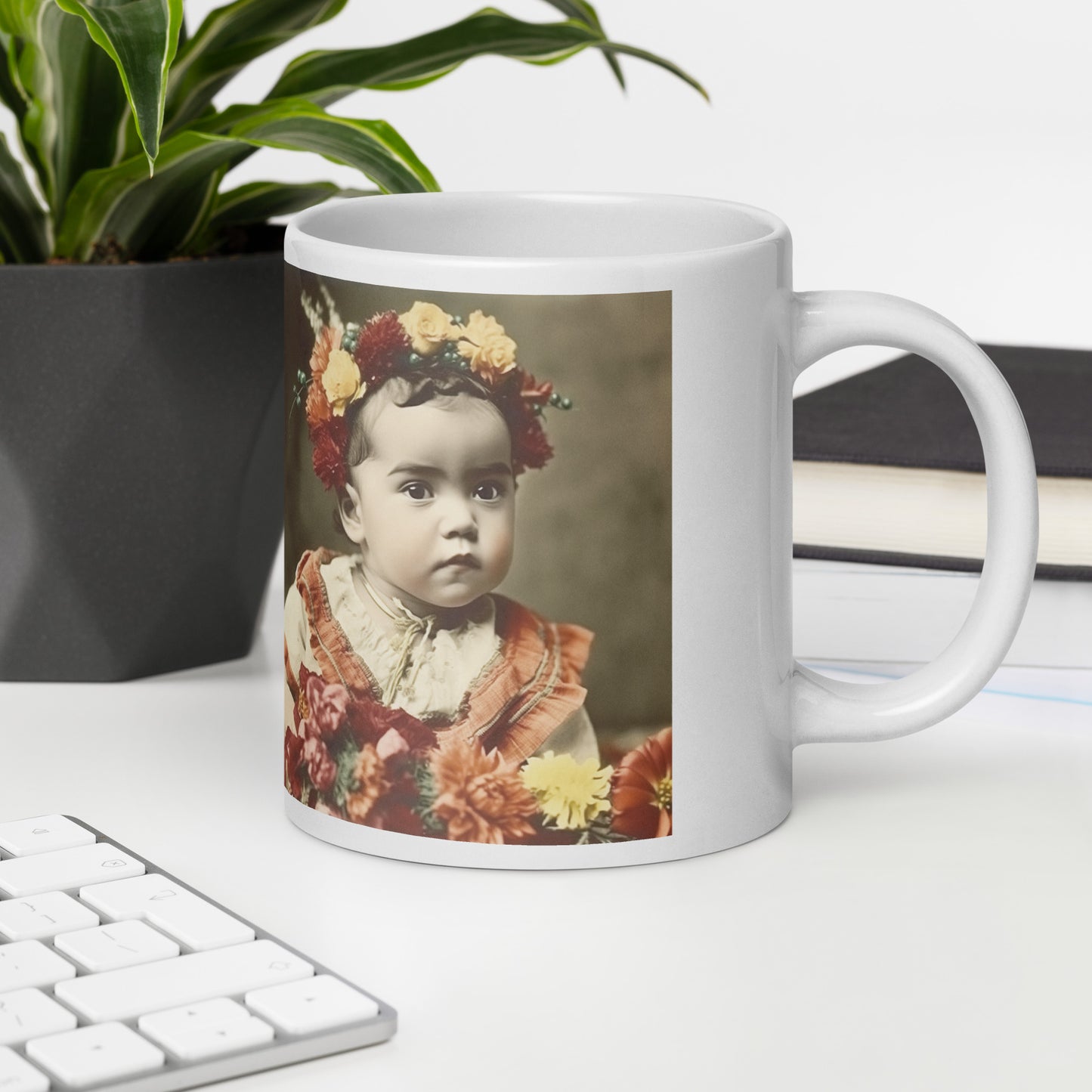 Mug / White Glossy / Portrait Magdalena Frida I